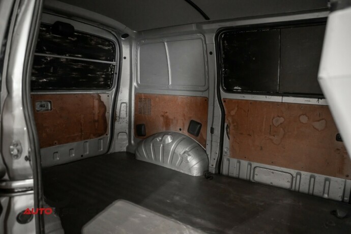 toyota-hiace-diesel-2008-big-14
