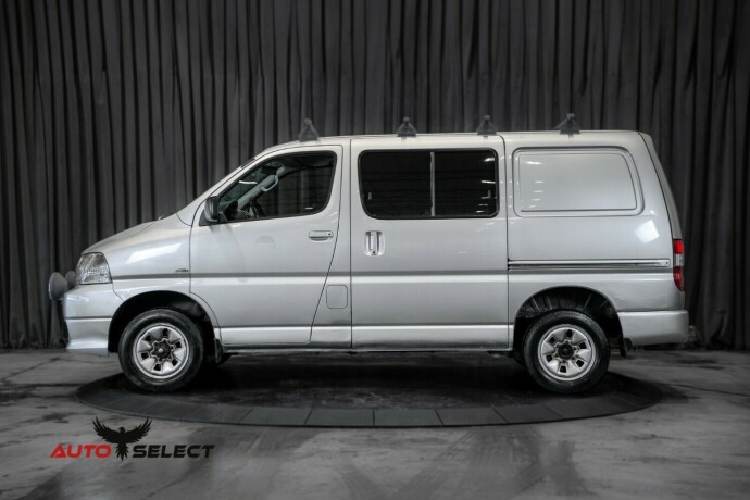 toyota-hiace-diesel-2008-big-6