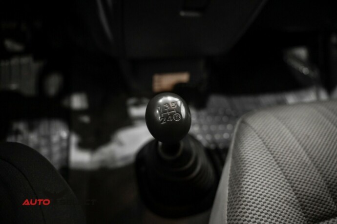 toyota-hiace-diesel-2008-big-26