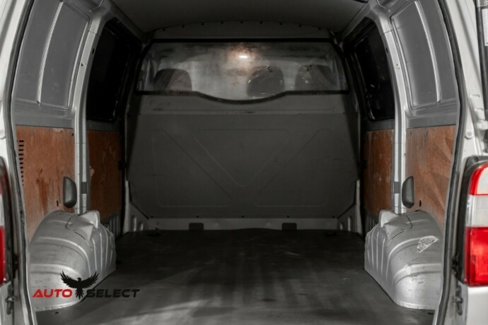 toyota-hiace-diesel-2008-big-10