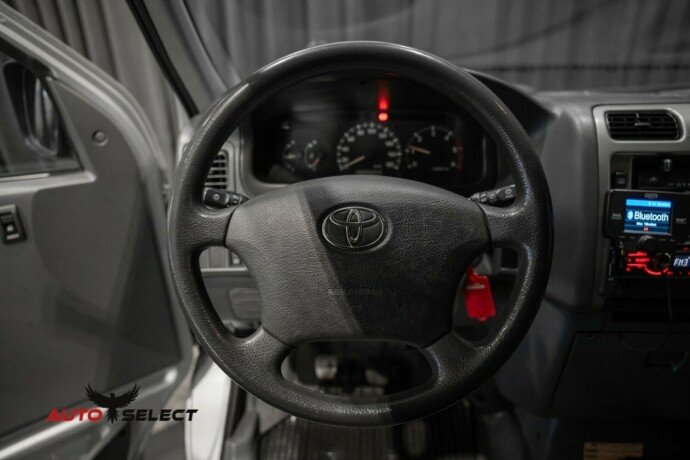 toyota-hiace-diesel-2008-big-23