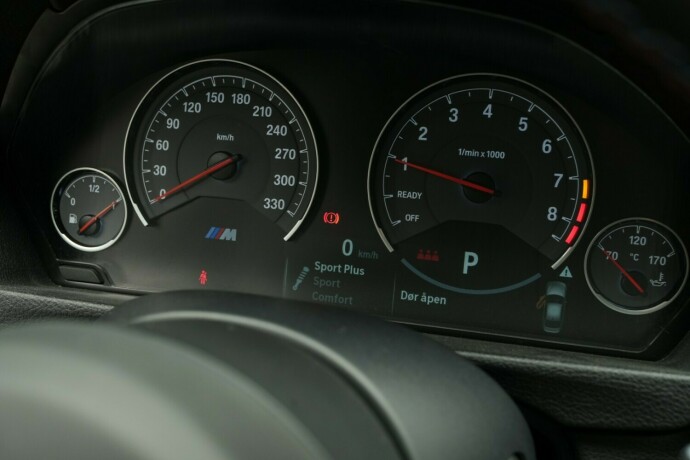 bmw-m3-bensin-2016-big-42