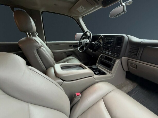 chevrolet-tahoe-bensin-2005-big-15