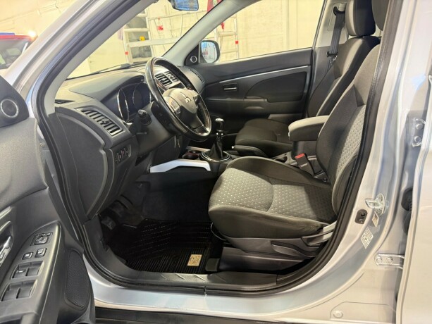 mitsubishi-asx-diesel-2012-big-17