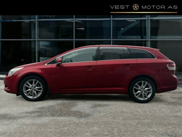 toyota-avensis-diesel-2011-big-3