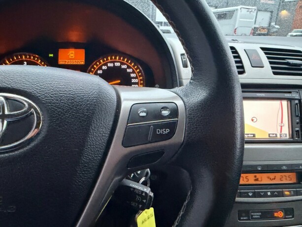 toyota-avensis-diesel-2011-big-22