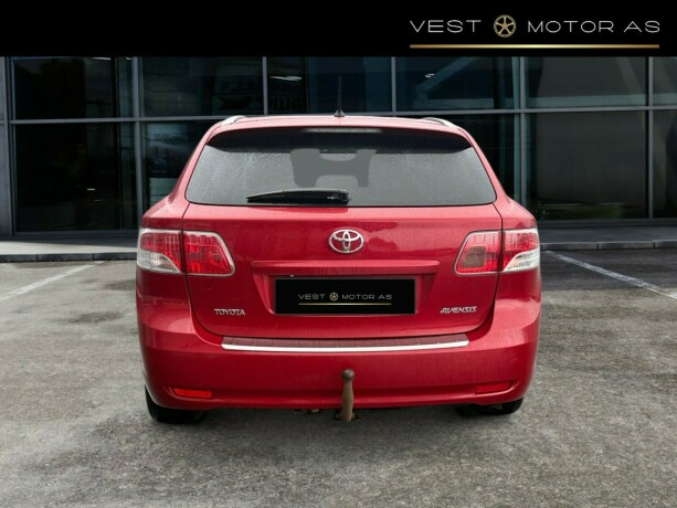 toyota-avensis-diesel-2011-big-5