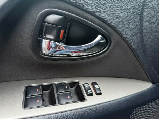 toyota-avensis-diesel-2011-big-10