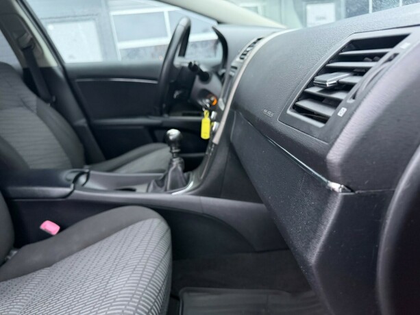 toyota-avensis-diesel-2011-big-15