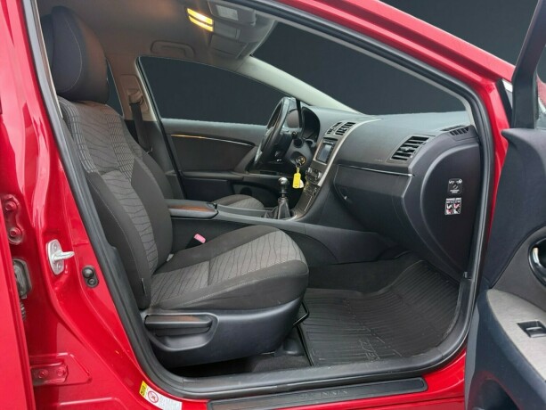 toyota-avensis-diesel-2011-big-14