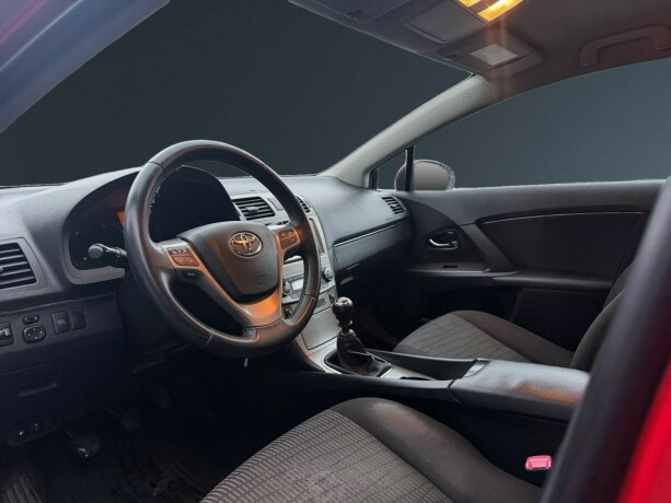 toyota-avensis-diesel-2011-big-12