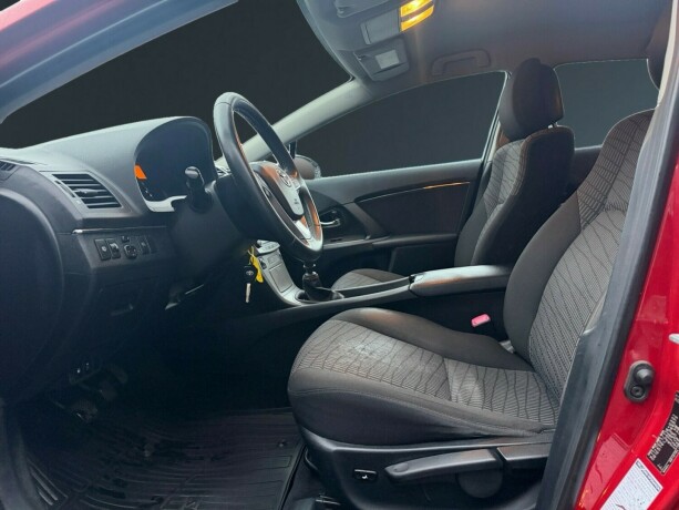 toyota-avensis-diesel-2011-big-9
