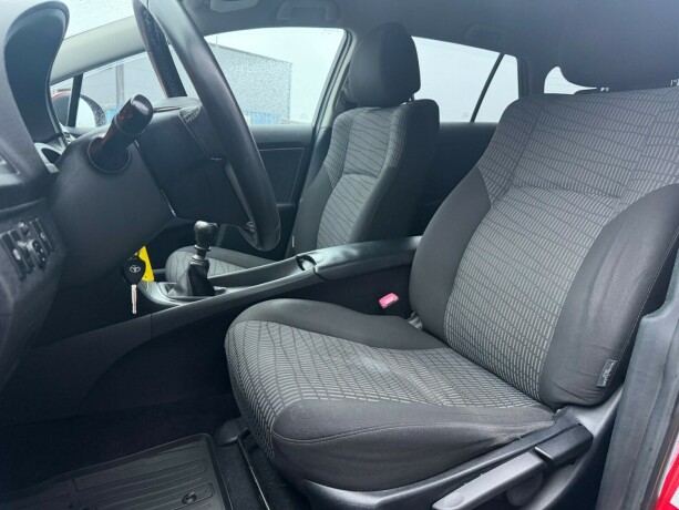 toyota-avensis-diesel-2011-big-11