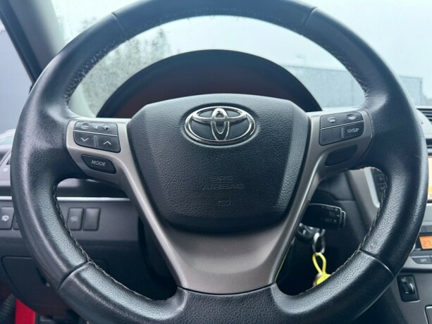 toyota-avensis-diesel-2011-big-19