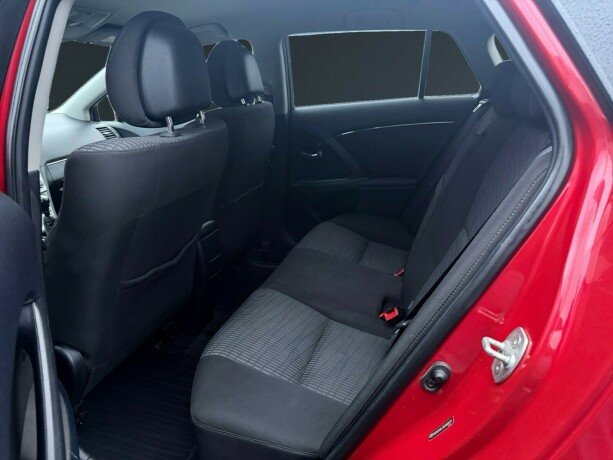 toyota-avensis-diesel-2011-big-13
