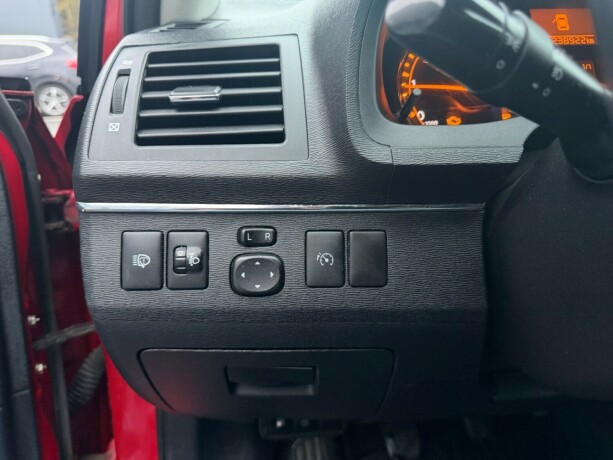toyota-avensis-diesel-2011-big-23