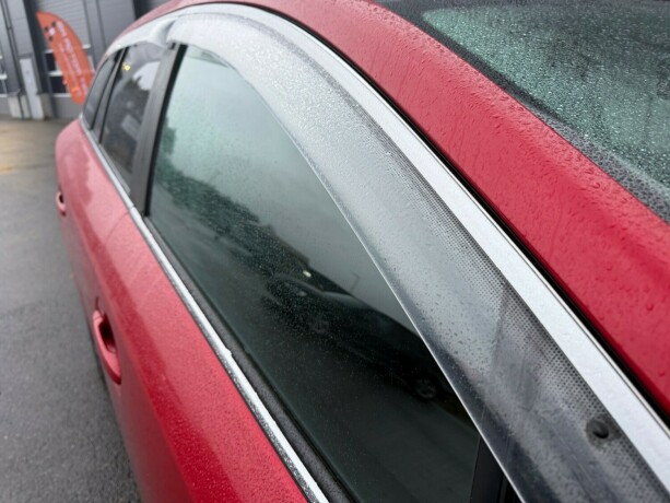 toyota-avensis-diesel-2011-big-24