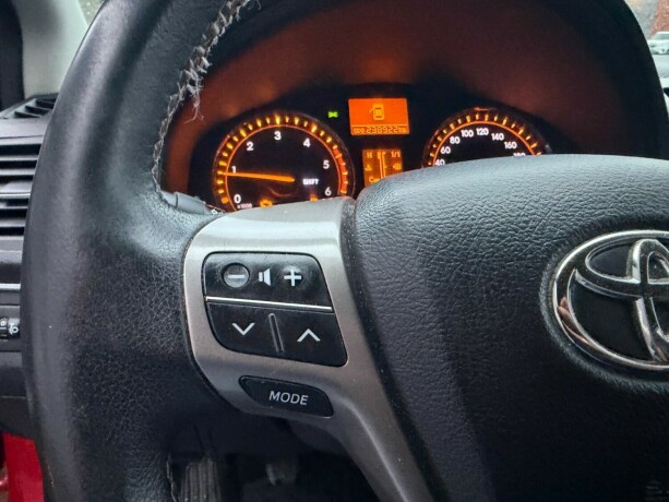 toyota-avensis-diesel-2011-big-21