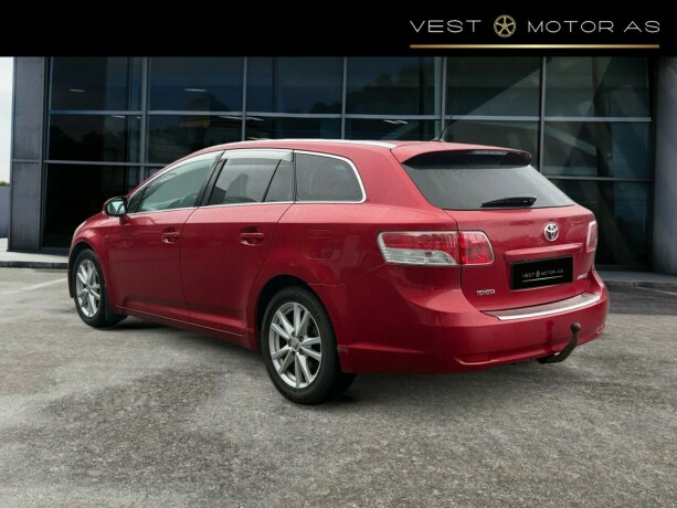 toyota-avensis-diesel-2011-big-4