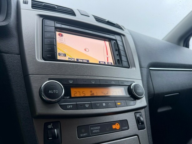 toyota-avensis-diesel-2011-big-18