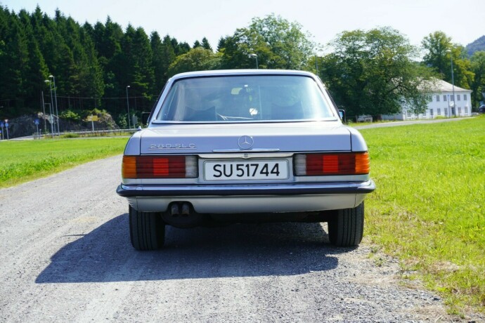 mercedes-benz-slc-bensin-1977-big-6