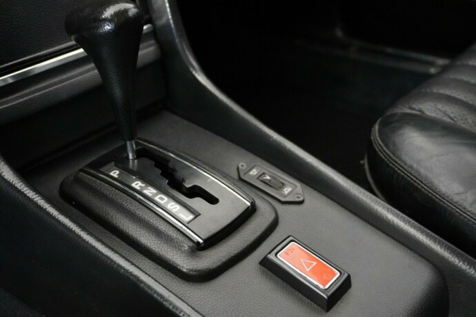 mercedes-benz-slc-bensin-1977-big-16