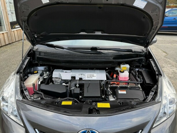 toyota-prius-seven-bensin-2014-big-37