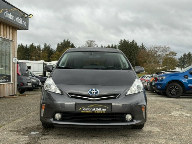 toyota-prius-seven-bensin-2014-big-7
