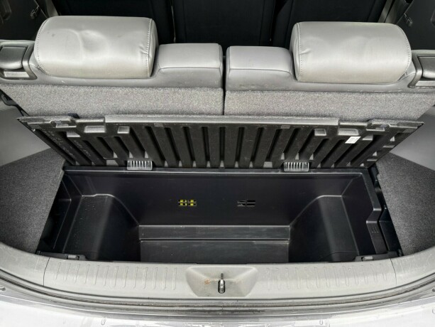 toyota-prius-seven-bensin-2014-big-34