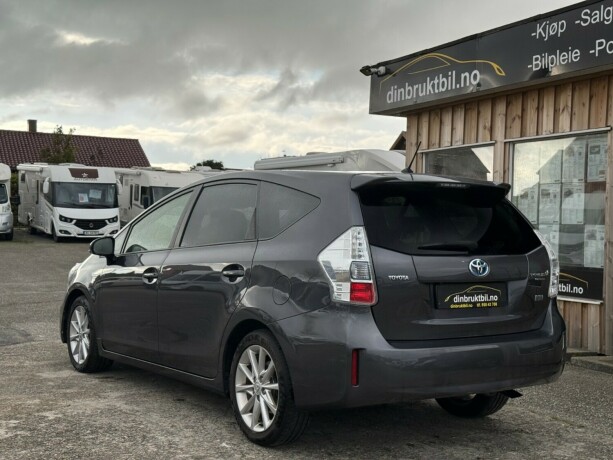 toyota-prius-seven-bensin-2014-big-3
