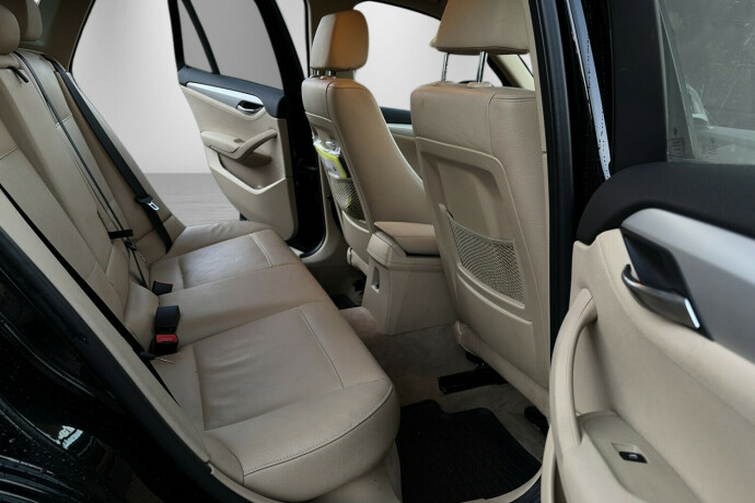 bmw-x1-diesel-2011-big-11