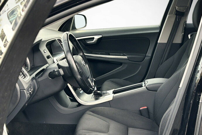 volvo-v60-diesel-2012-big-9