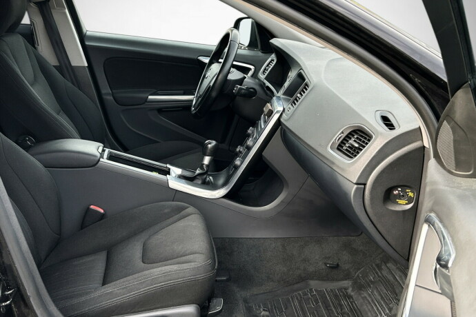 volvo-v60-diesel-2012-big-11