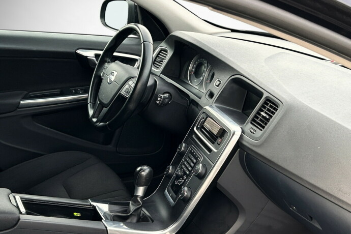 volvo-v60-diesel-2012-big-10