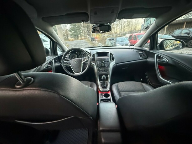 opel-astra-bensin-2012-big-29