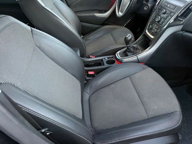 opel-astra-bensin-2012-big-35