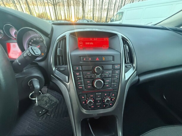 opel-astra-bensin-2012-big-20