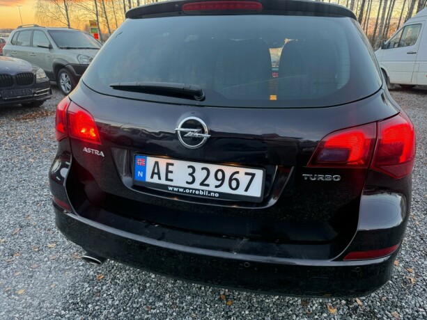 opel-astra-bensin-2012-big-12