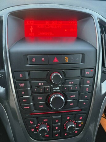 opel-astra-bensin-2012-big-26