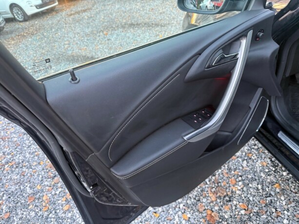 opel-astra-bensin-2012-big-18