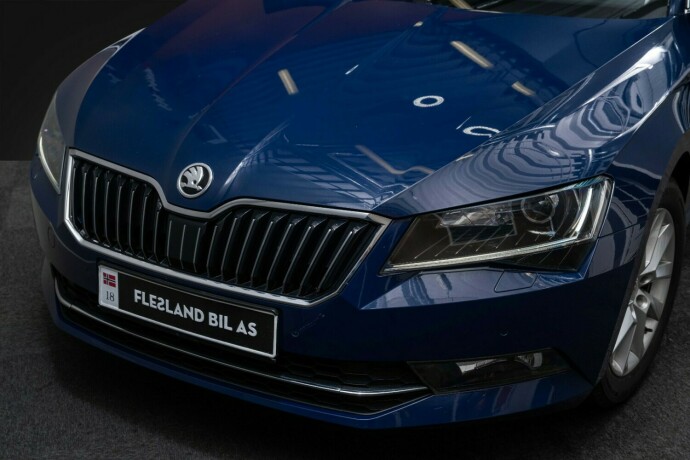 skoda-superb-bensin-2016-big-2