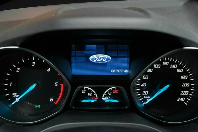 ford-kuga-diesel-2015-big-11