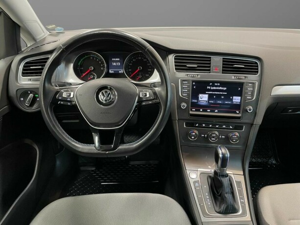 volkswagen-golf-lav-km-vpumpe-kamera-keyless-acc-navi-2016-37-900-km-kr-149-900-big-11