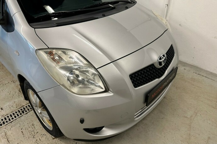 toyota-yaris-bensin-2007-big-9