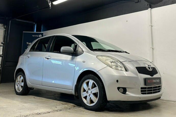 toyota-yaris-bensin-2007-big-8