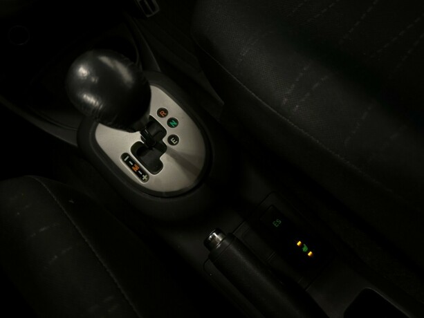 toyota-yaris-bensin-2007-big-18