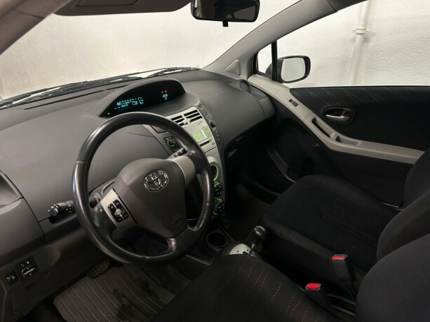 toyota-yaris-bensin-2007-big-12