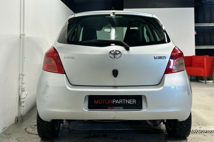toyota-yaris-bensin-2007-big-5