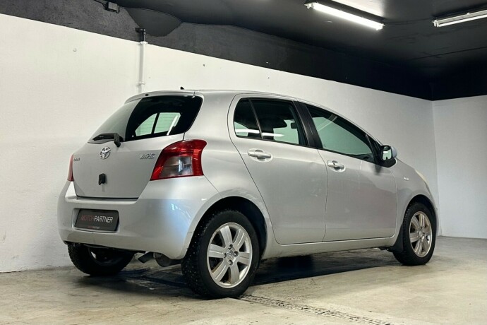 toyota-yaris-bensin-2007-big-6