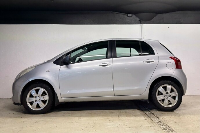 toyota-yaris-bensin-2007-big-3